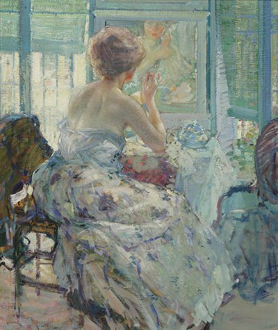 Femme à sa coiffeuse avec des boucles d'oreilles - Richard Edward Miller
